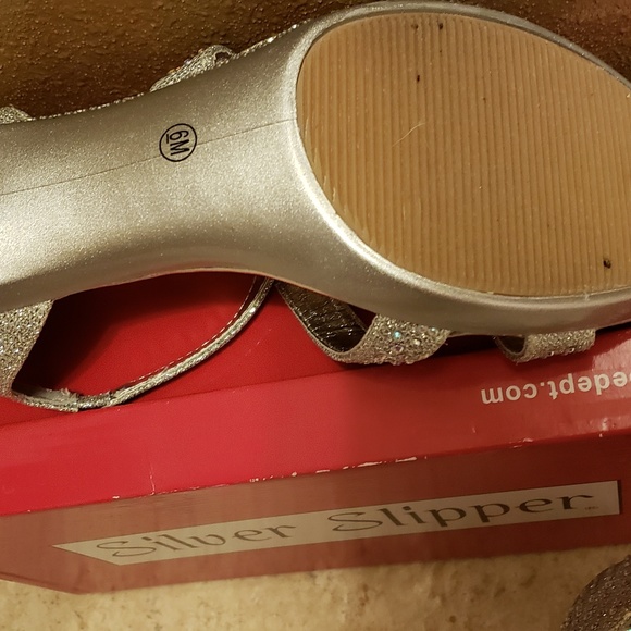 Silver slipper - Picture 4 of 6